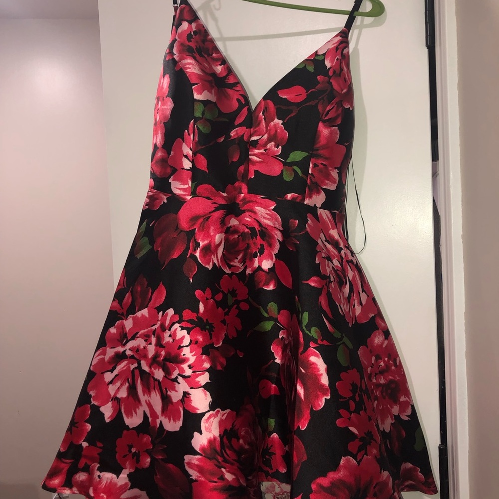Floral formal dress - Picture 3 of 5